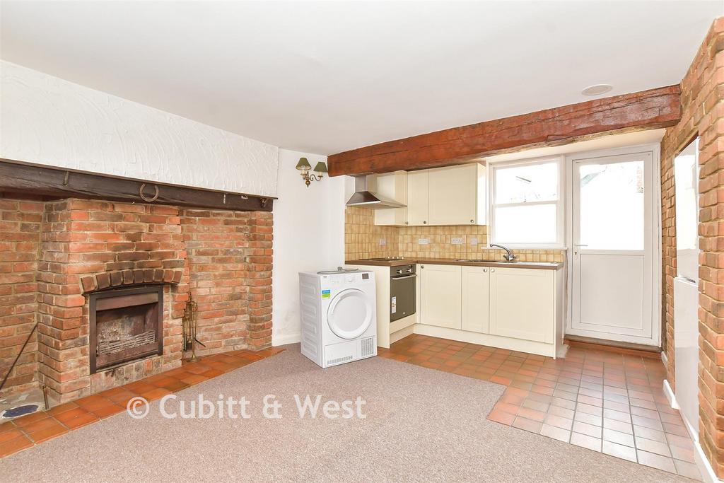 Kitchen / Dining Area