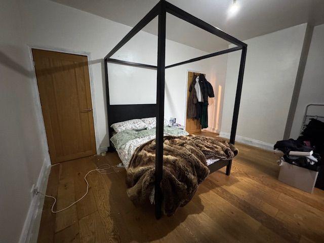 Photograph 8