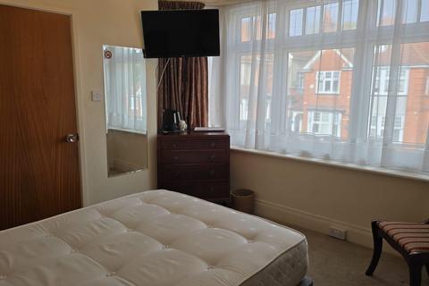 undefined, EN-SUITE ROOM TO RENT, ALL BILLS INCLUDED