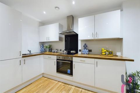 2 bedroom flat to rent, Manchester Waters, 5 Pomona Strand, Old Trafford, M16