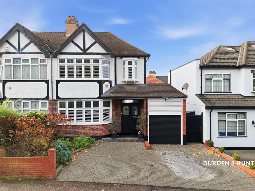 Roding Lane North