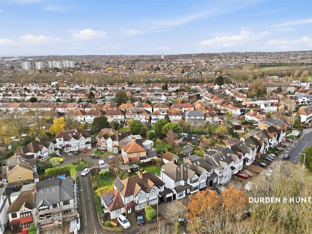 Roding Lane North
