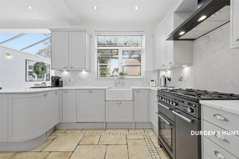 undefined, Roding Lane North, Woodford Green, IG8