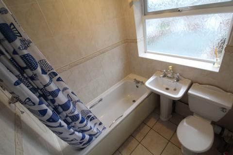 3 bedroom semi-detached house to rent, Swadlincote, DE11