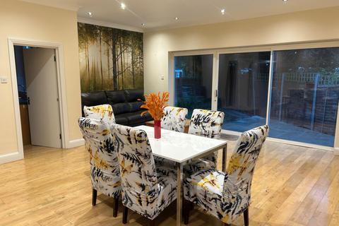 undefined, Torrington Park, North Finchley, N12
