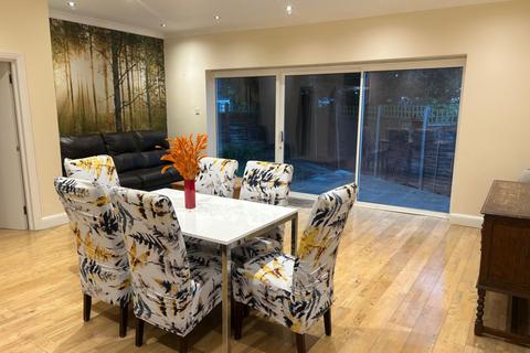undefined, Torrington Park, North Finchley, N12