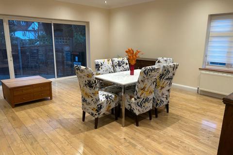 3 bedroom flat to rent, Torrington Park, North Finchley, N12