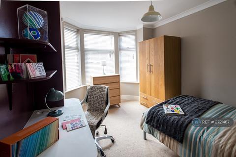 6 bedroom end of terrace house to rent, Kimbolton Avenue, Nottingham, NG7