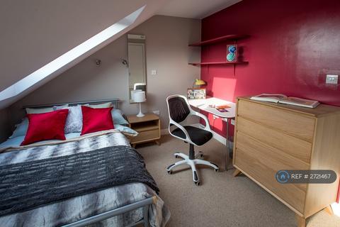 6 bedroom end of terrace house to rent, Kimbolton Avenue, Nottingham, NG7