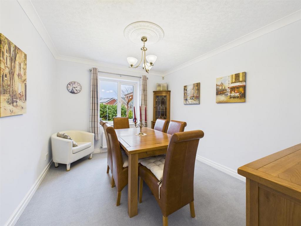 Dining room: