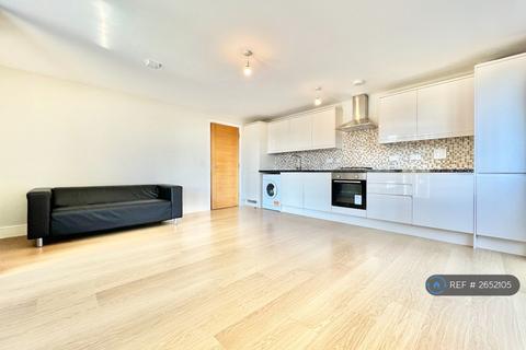 2 bedroom flat to rent, Charter House, Ilford, IG1