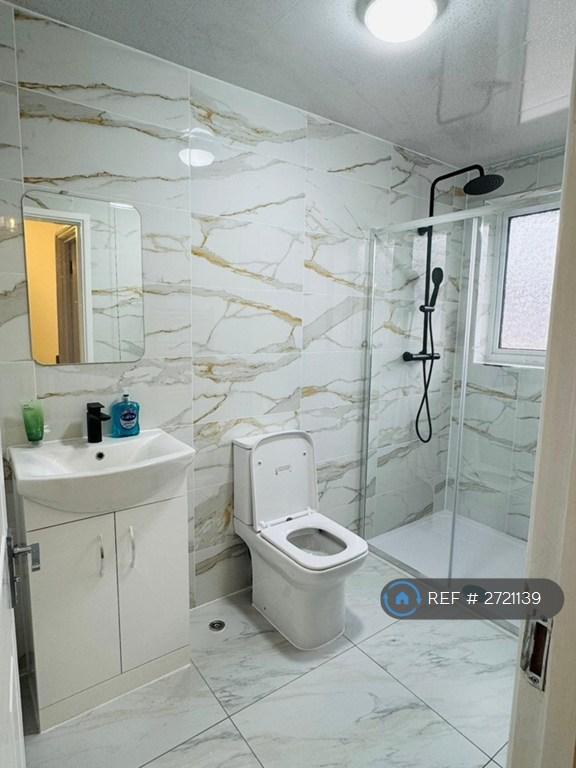 1st Floor Bathroom