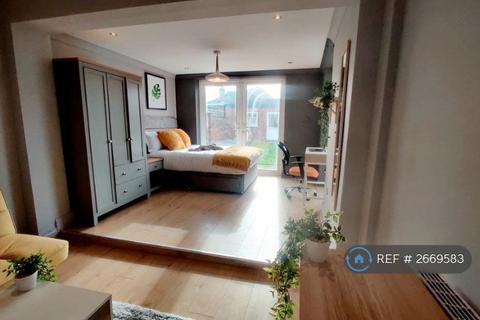 1 bedroom in a house share to rent, Harrow Road, Wembley, HA0