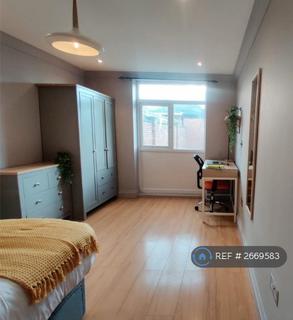 1 bedroom in a house share to rent, Harrow Road, Wembley, HA0