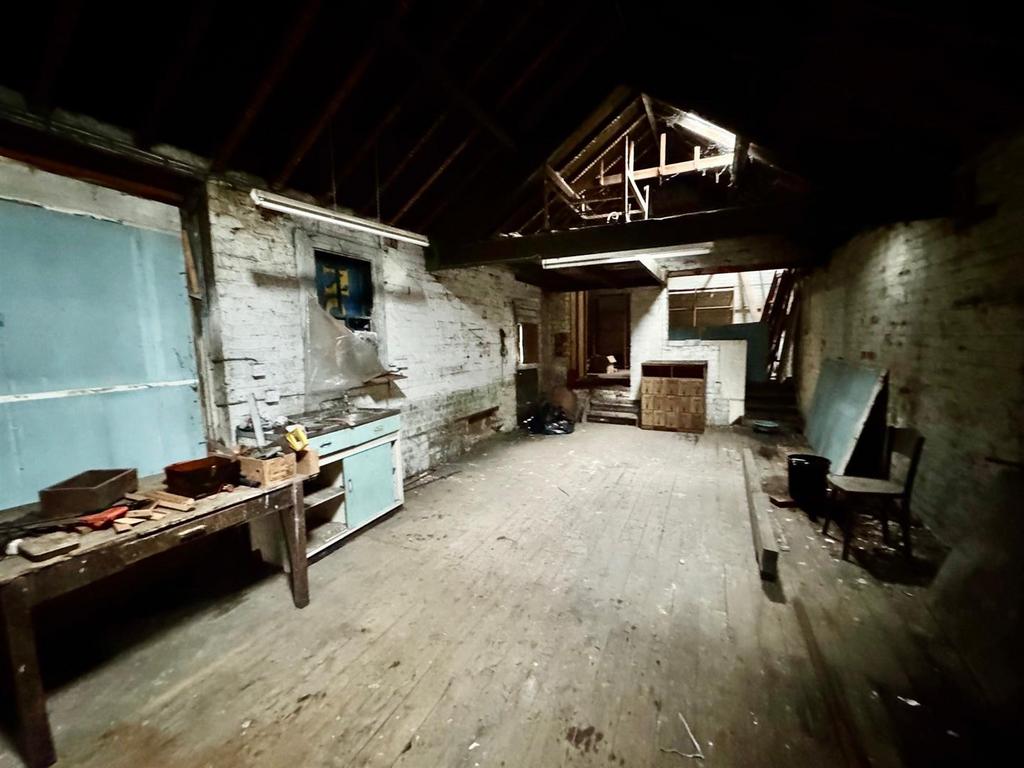 Room 4b.jpg