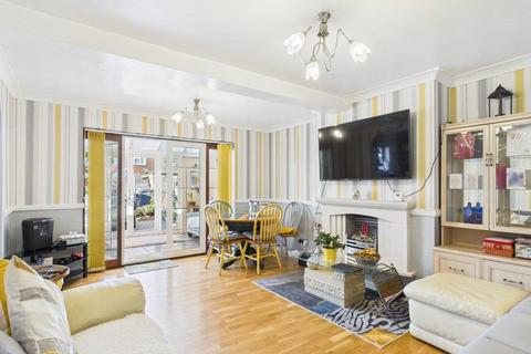 2 bedroom bungalow for sale, Hithermoor Road, Stanwell, Surrey, TW19