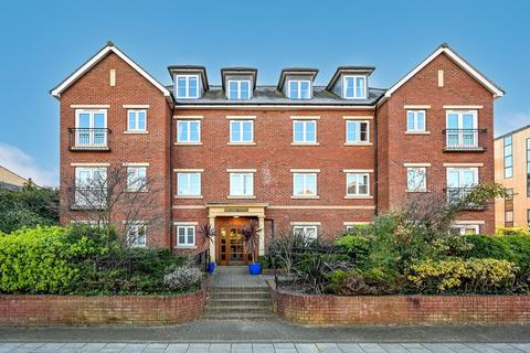 2 bedroom flat for sale, Golden Court, Isleworth, TW7