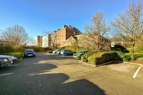 2 bedroom flat for sale, Golden Court, Isleworth, TW7