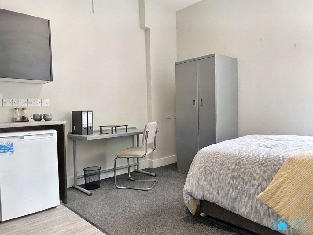 Bedroom/Kitchen