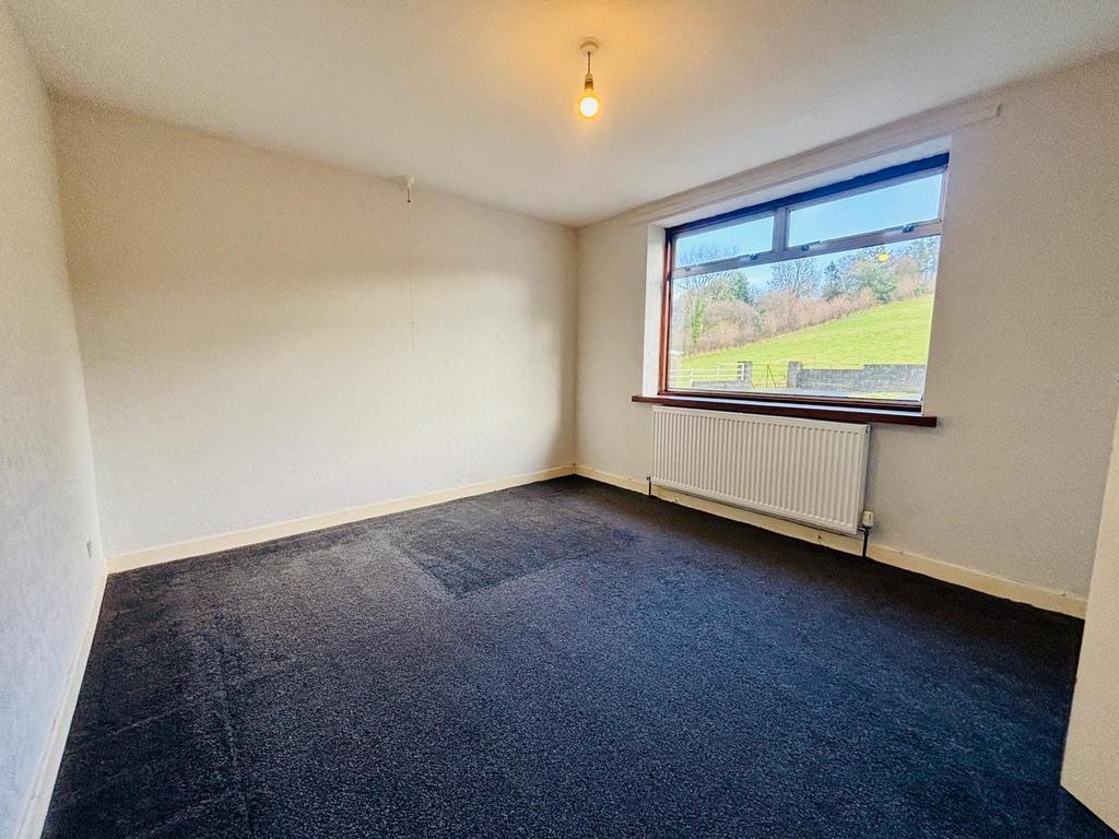 Front bedroom 3