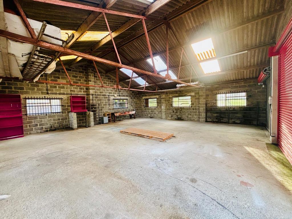 Garage (third image)