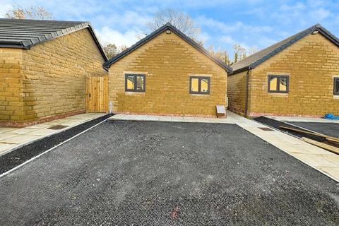 2 bedroom bungalow to rent, Paddock Fields, Huddersfield HD4