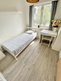 4 bedroom house share to rent, Horn Lane, London W3