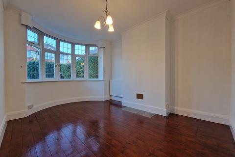 3 bedroom semi-detached house to rent, Links Road, Lower Penn WV4