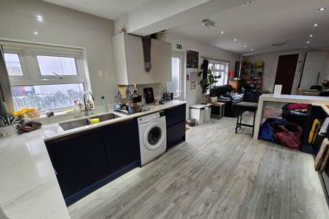 8 bedroom house to rent, Richmond Road, Cathays, Cardiff
