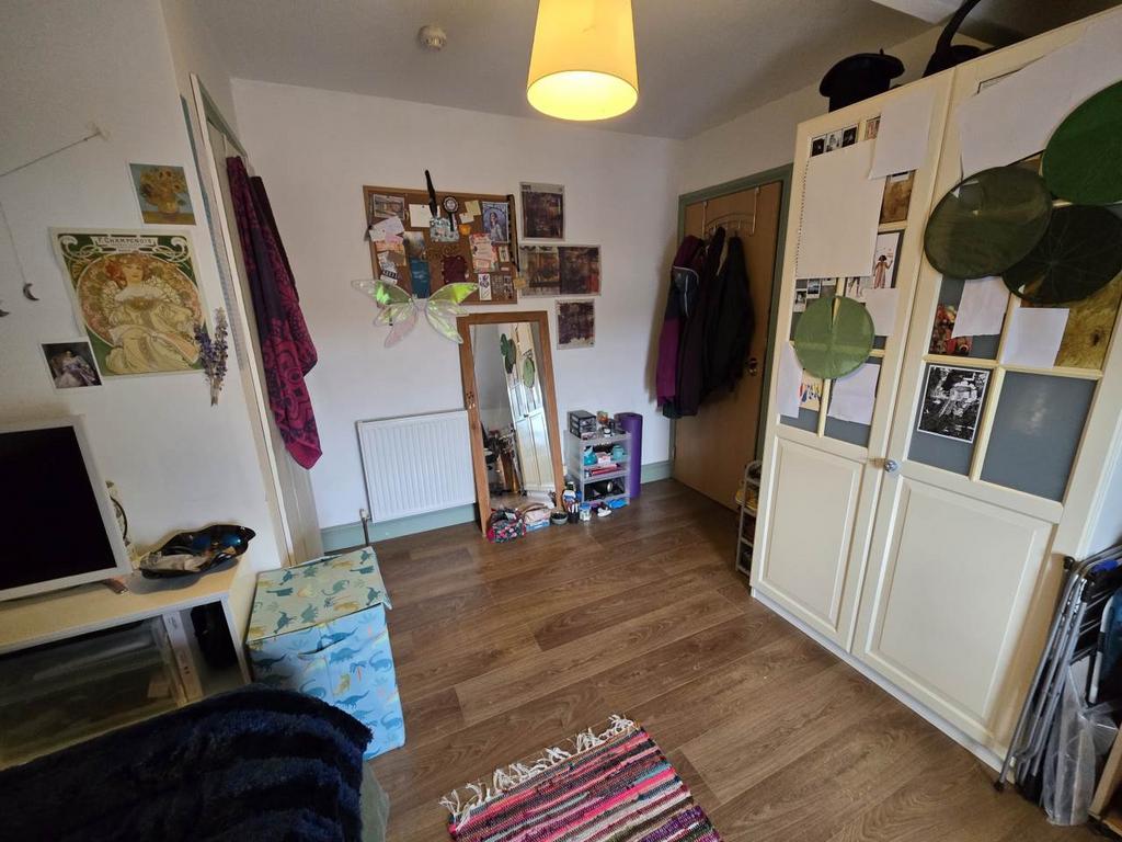Attic rear bedroom (