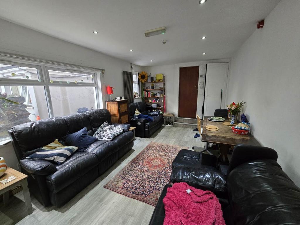 Living area (2)