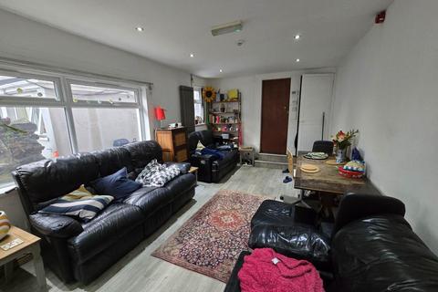8 bedroom house to rent, Richmond Road, Cathays, Cardiff