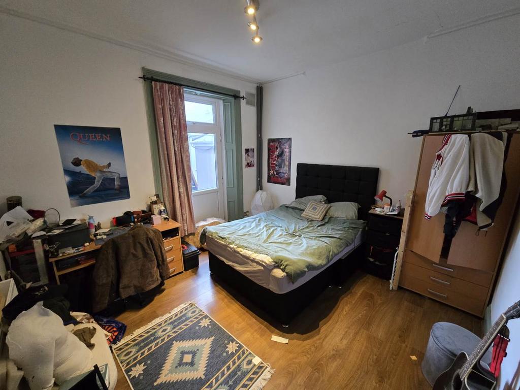 Ground floor middle