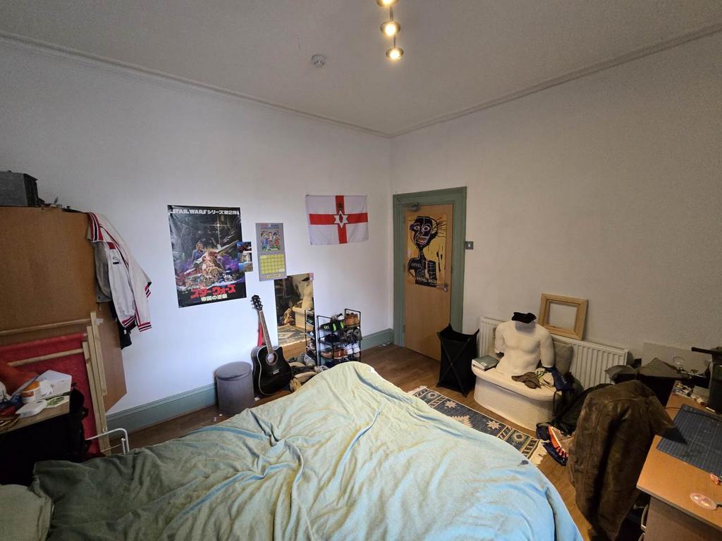 Ground floor middle