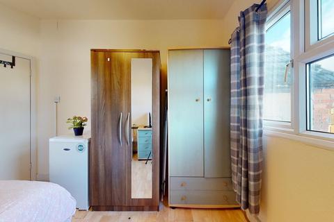 undefined, Saint Pauls Avenue