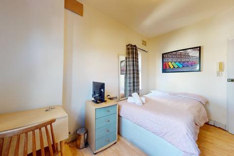 undefined, Saint Pauls Avenue