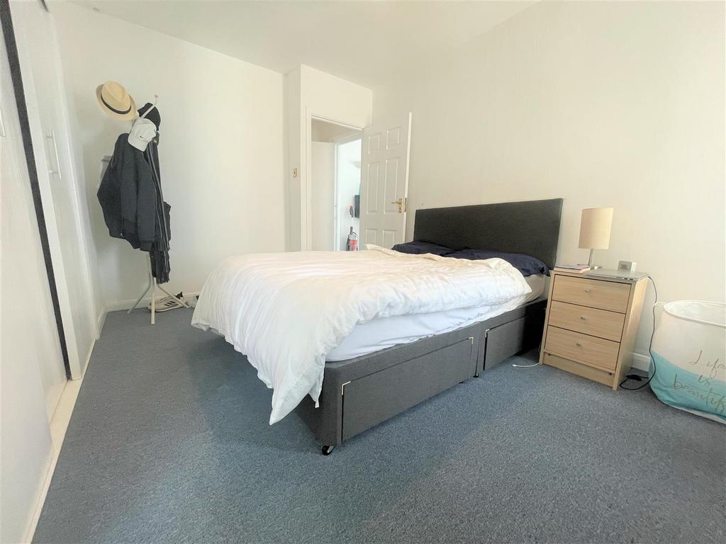 Bedroom 1.jpg