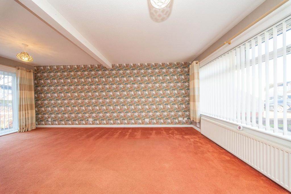 Lounge / Dining Area