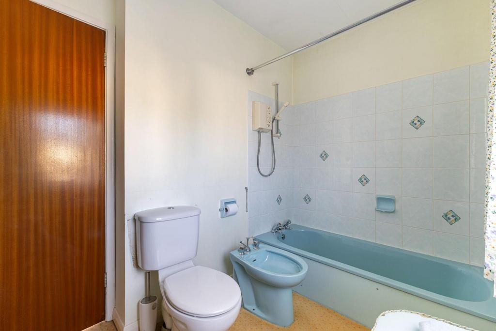100524 53 Bouverie Avenue-23 low.jpg