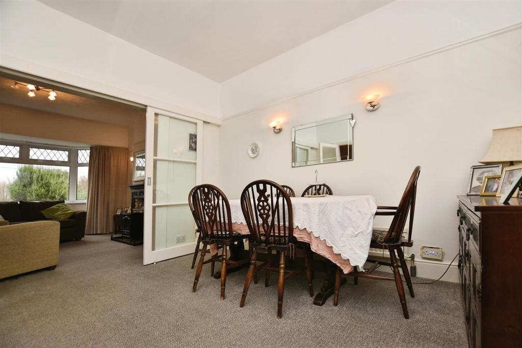 302ccb78-dining 20to 20liv.JPG