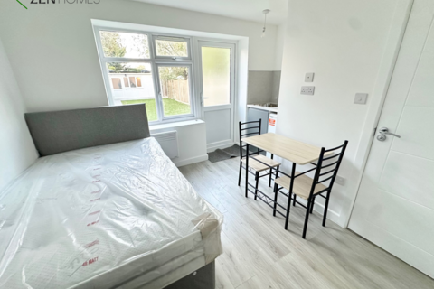 undefined, London E17