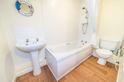 2 bedroom flat to rent, Planewood Gardens, Lowton, Warrington, WA3
