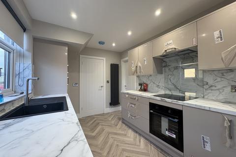 3 bedroom semi-detached house to rent, St. Margarets Road, PETERBOROUGH PE2