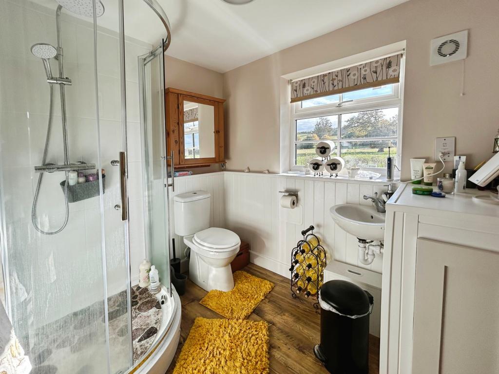 4 Bedroom Property with Land