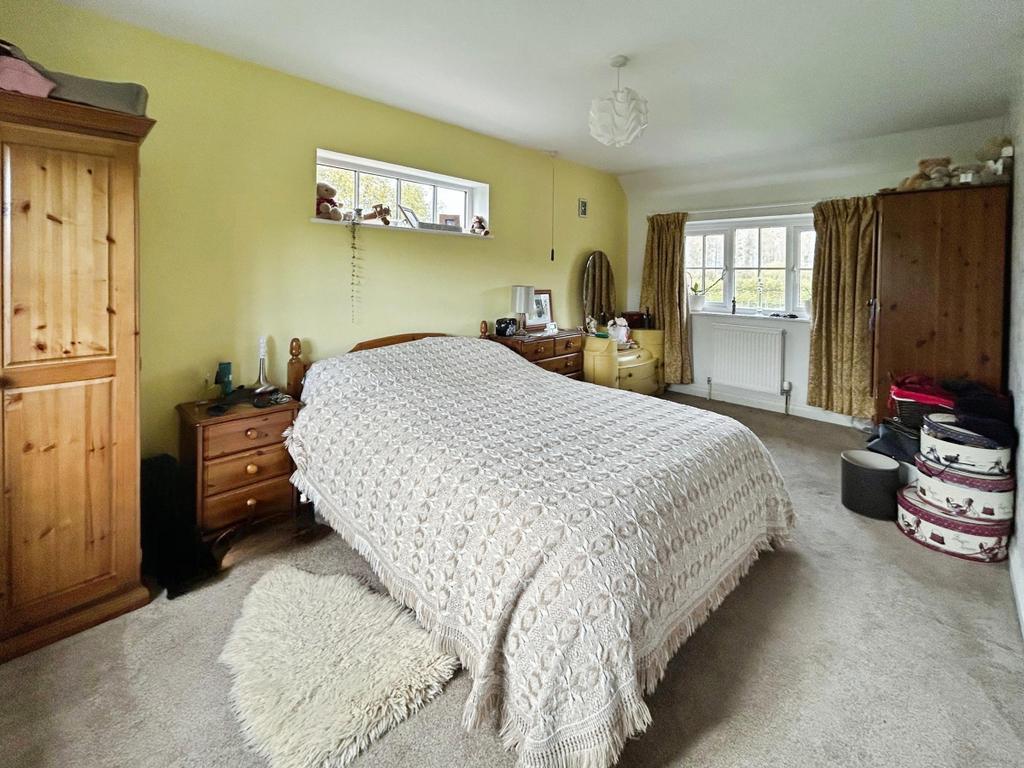 4 Bedroom Property with Land