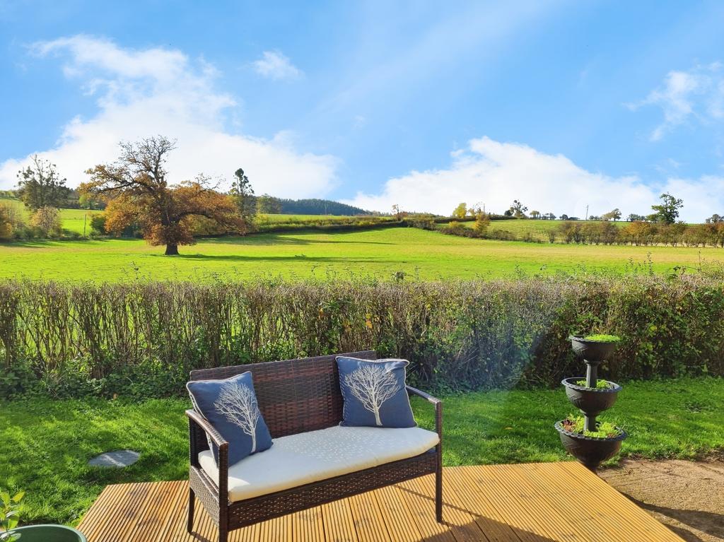4 Bedroom Property with Land
