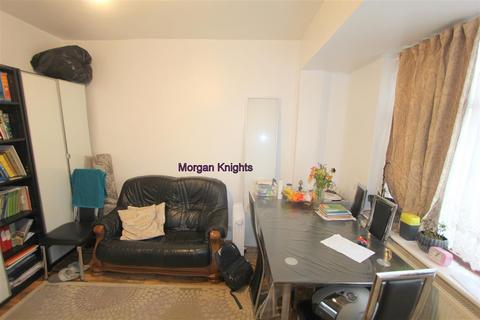 1 bedroom apartment to rent, Manor Park E12