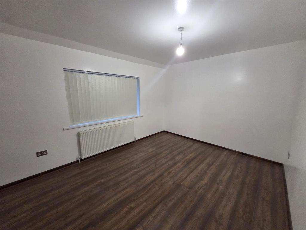 BROMFORD CRESCENT 3.jpg