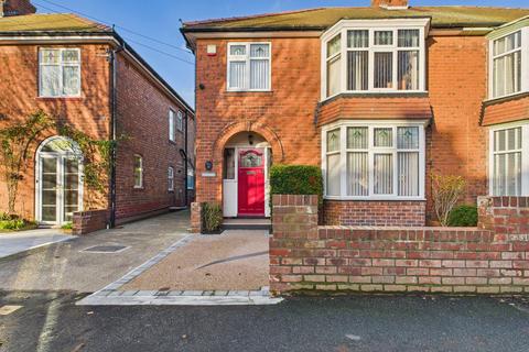 3 bedroom semi-detached house for sale, Queensgate, Bridlington