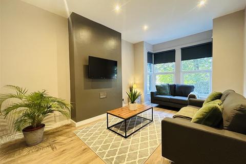 6 bedroom terraced house to rent, Ash Road, Headingley, Leeds, West Yorkshire, LS6 3HD